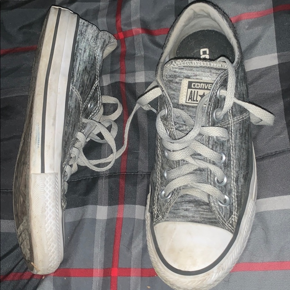 size 7 grey and white converse shoes